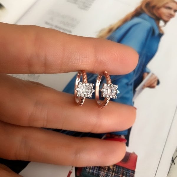 Detailed baguette Stone Circle Earrings (Pair)