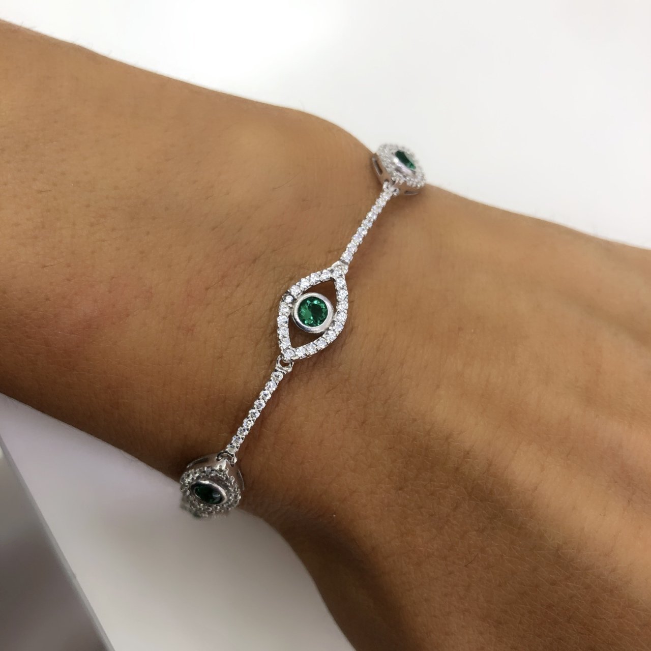 Green Stone Eye Waterline Bracelet