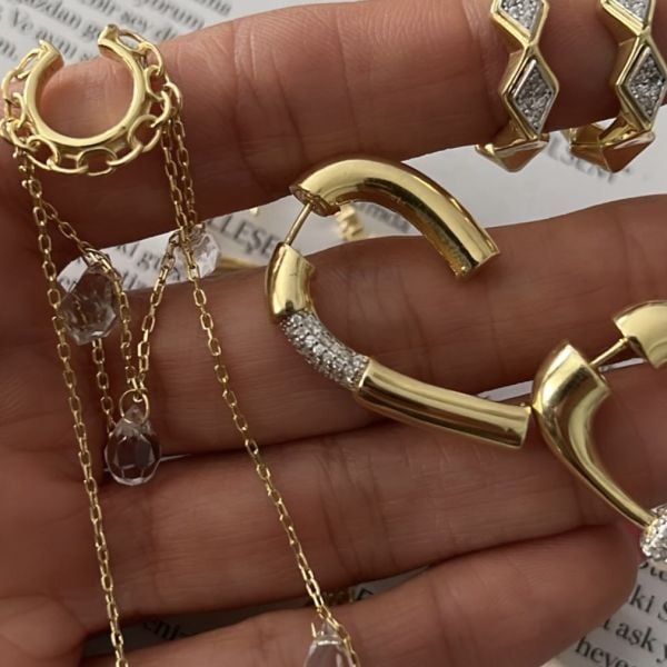 Taşlı Asimetrik Küpe