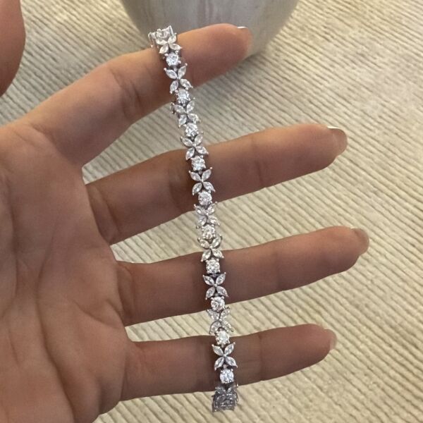 İthal Çiçek Taşlı Bileklik