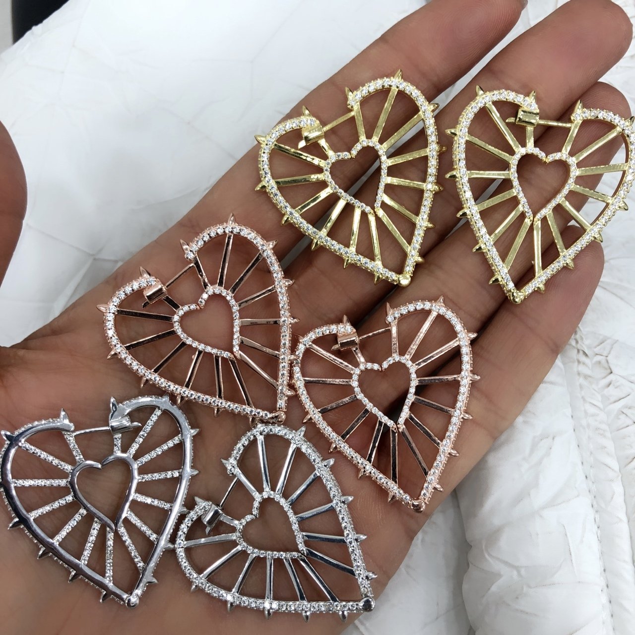 Büyük Boy Taşlı Kalp Küpe