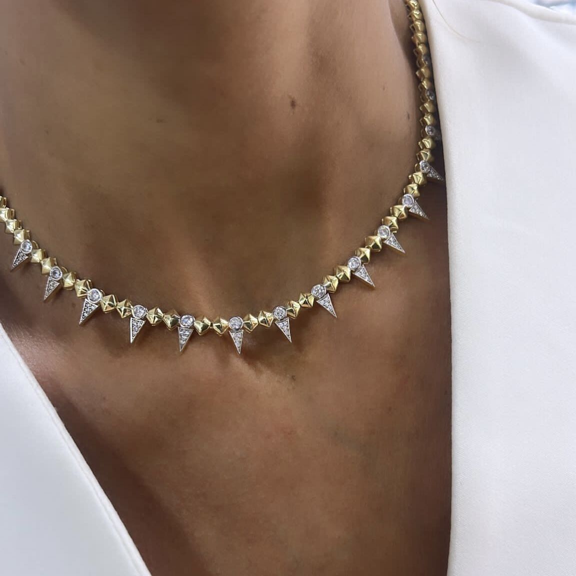 Taşlı Piramit Gerdanlık