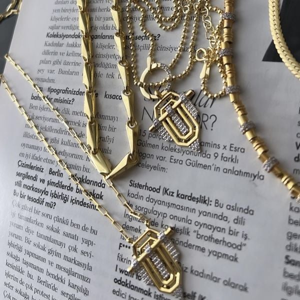 Büyük Taşlı Ok Top Kolye