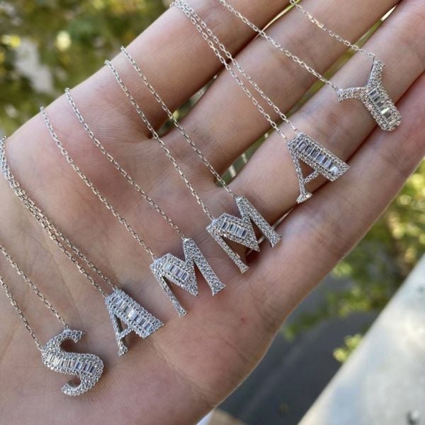 Baget Taş Detaylı Harf Kolye