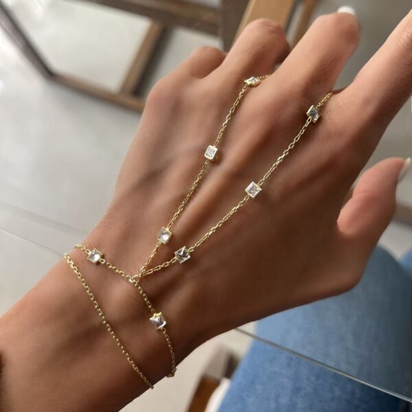 Kare Taşlı Şahmeran