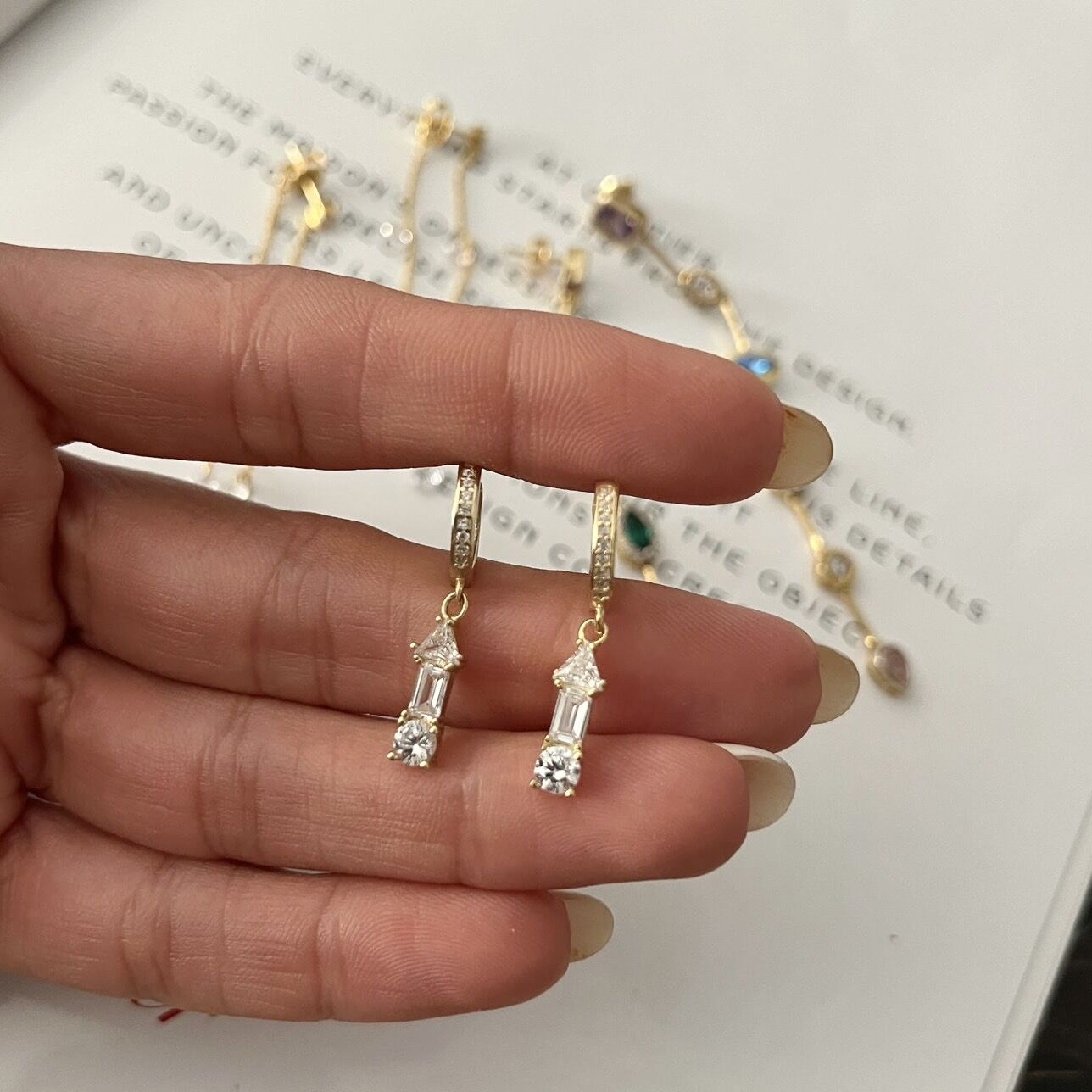 Baget Taşlı Halka Küpe