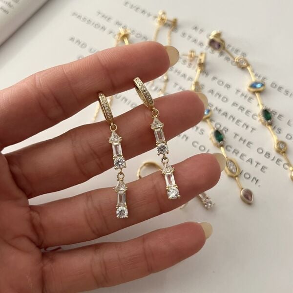 Uzun Baget Taşlı Halka Küpe