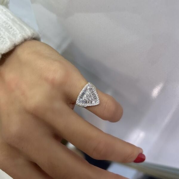 Baget Taşlı Üçgen  Yüzük