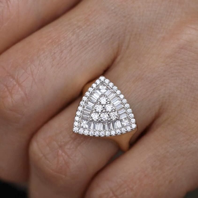 Baget Taşlı Üçgen  Yüzük