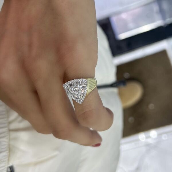 Baget Taşlı Üçgen  Yüzük