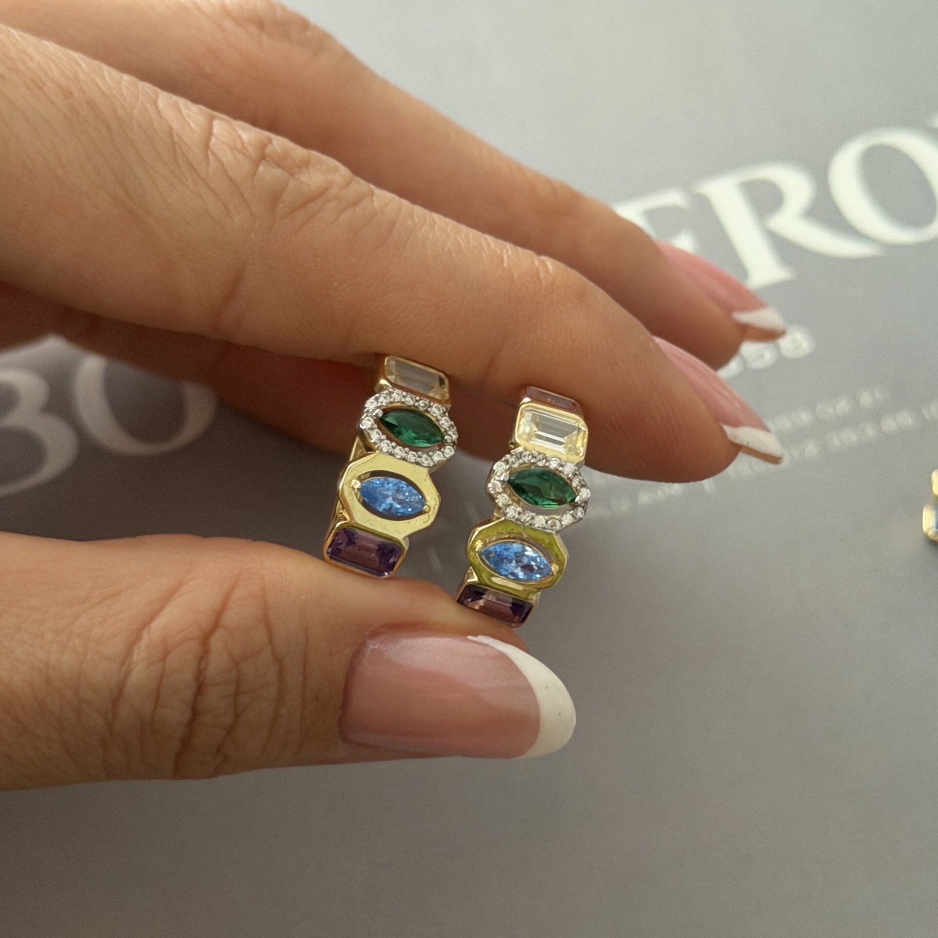 Renkli Bold Taşlı Halka Küpe (Çift)