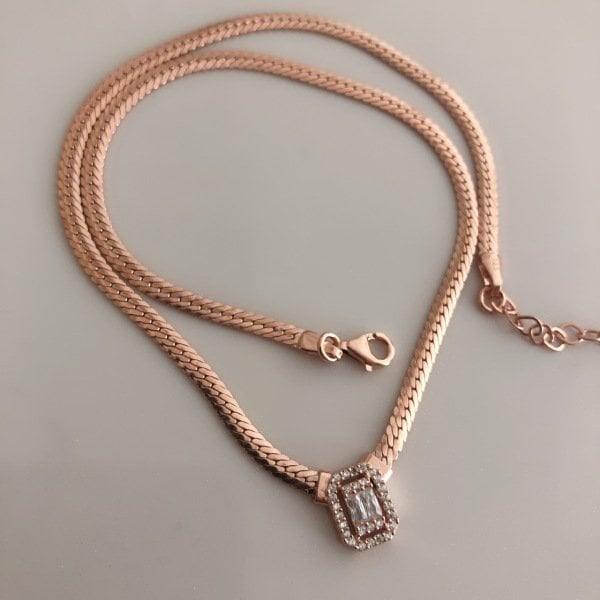 Baget Taşlı Hasır Kolye