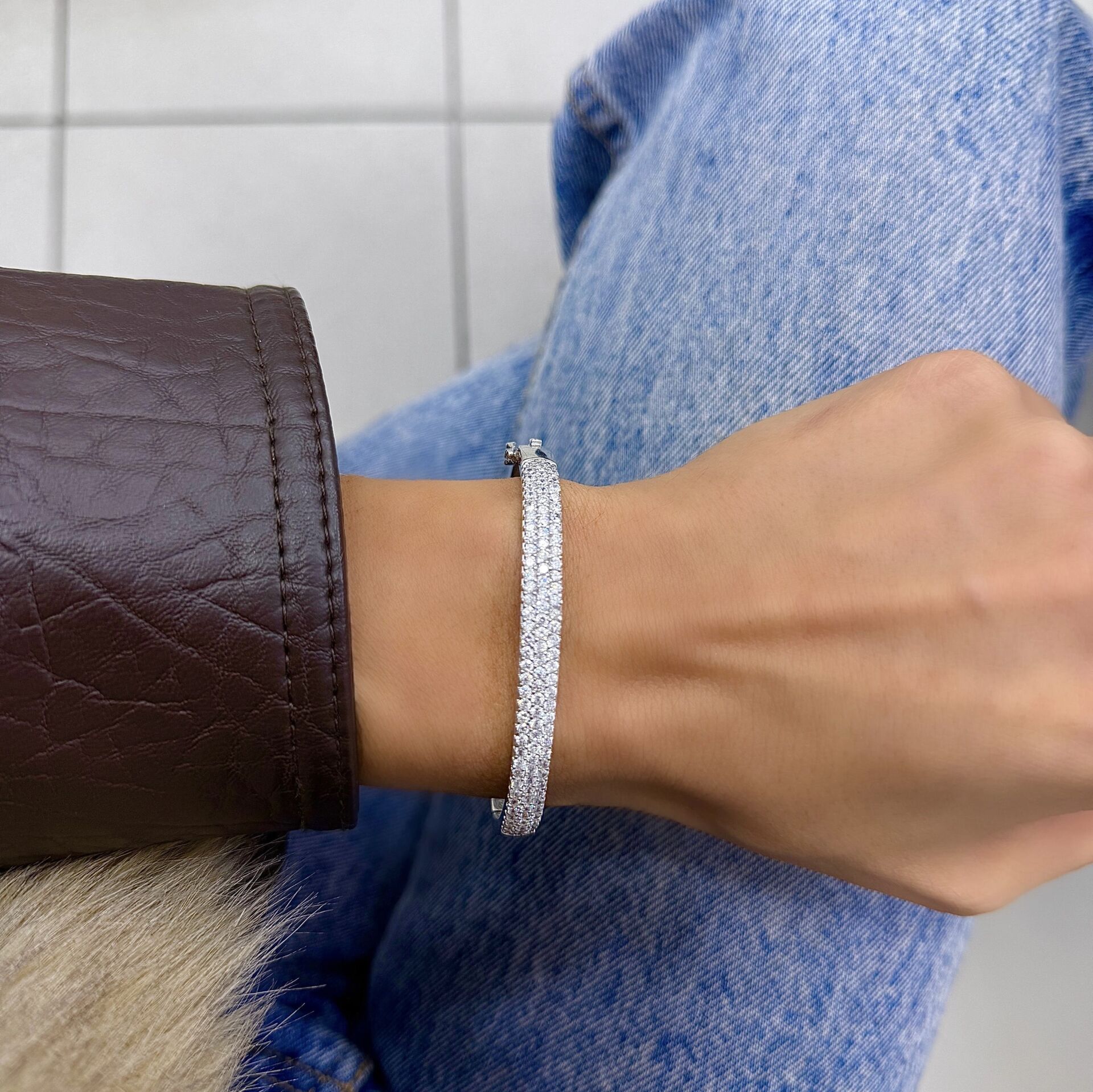 Full Taşlı Kelepçe