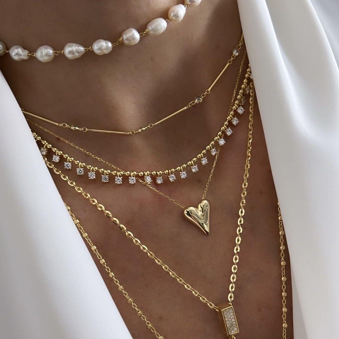 Taşlı Top Detaylı Kolye