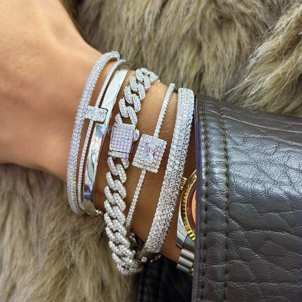 Full Taşlı Kelepçe